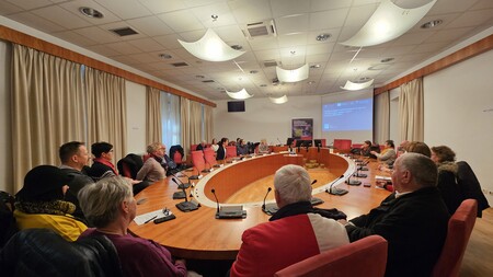 Predstavitev je potekala v dvorani občinskega sveta.